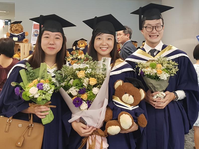 nus graduate gown